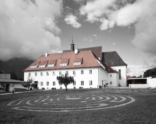 Ansicht des Gebäudes des Klosters in Telfs